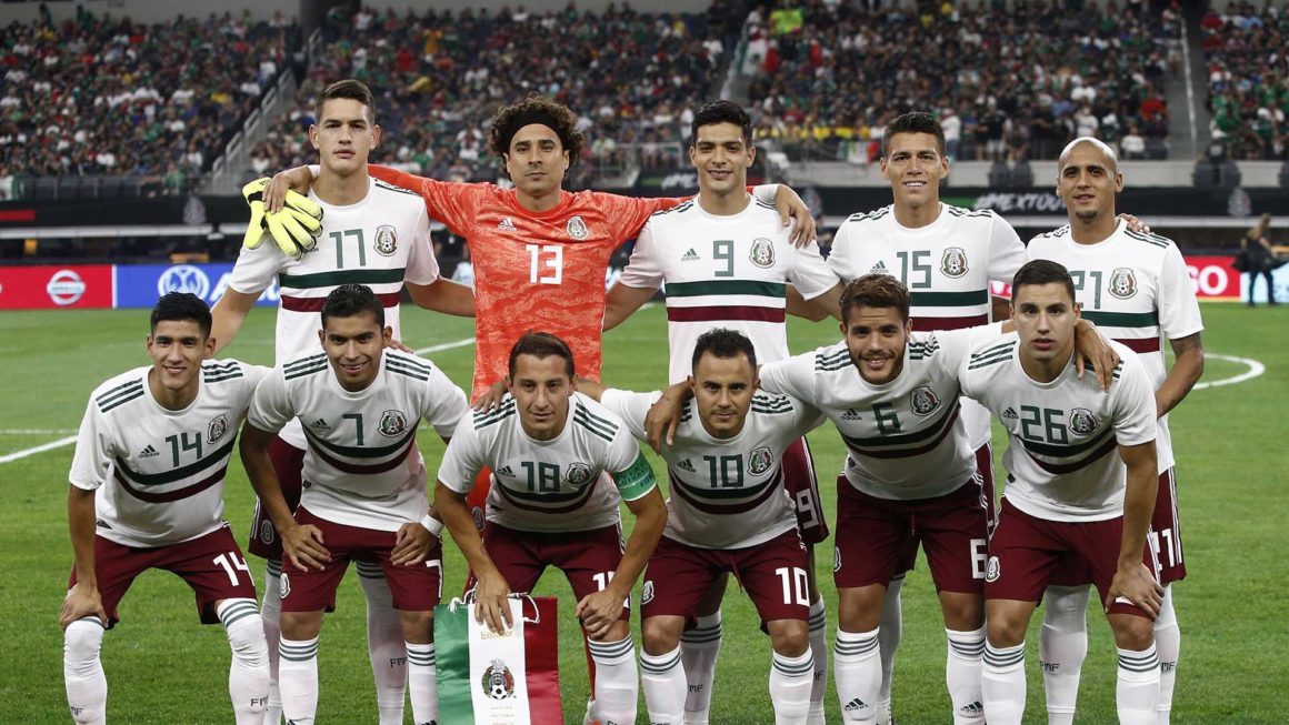 MS107. Arlington (United States), 09/06/2019.- The Mexico national team is poses for a photograph before the international friendly soccer match between Mexico and Ecuador at the AT&T Stadium in Arlington, Texas, USA, 09 June 2019. (Futbol, Amistoso, Estados Unidos) EFE/EPA/MIKE STONE