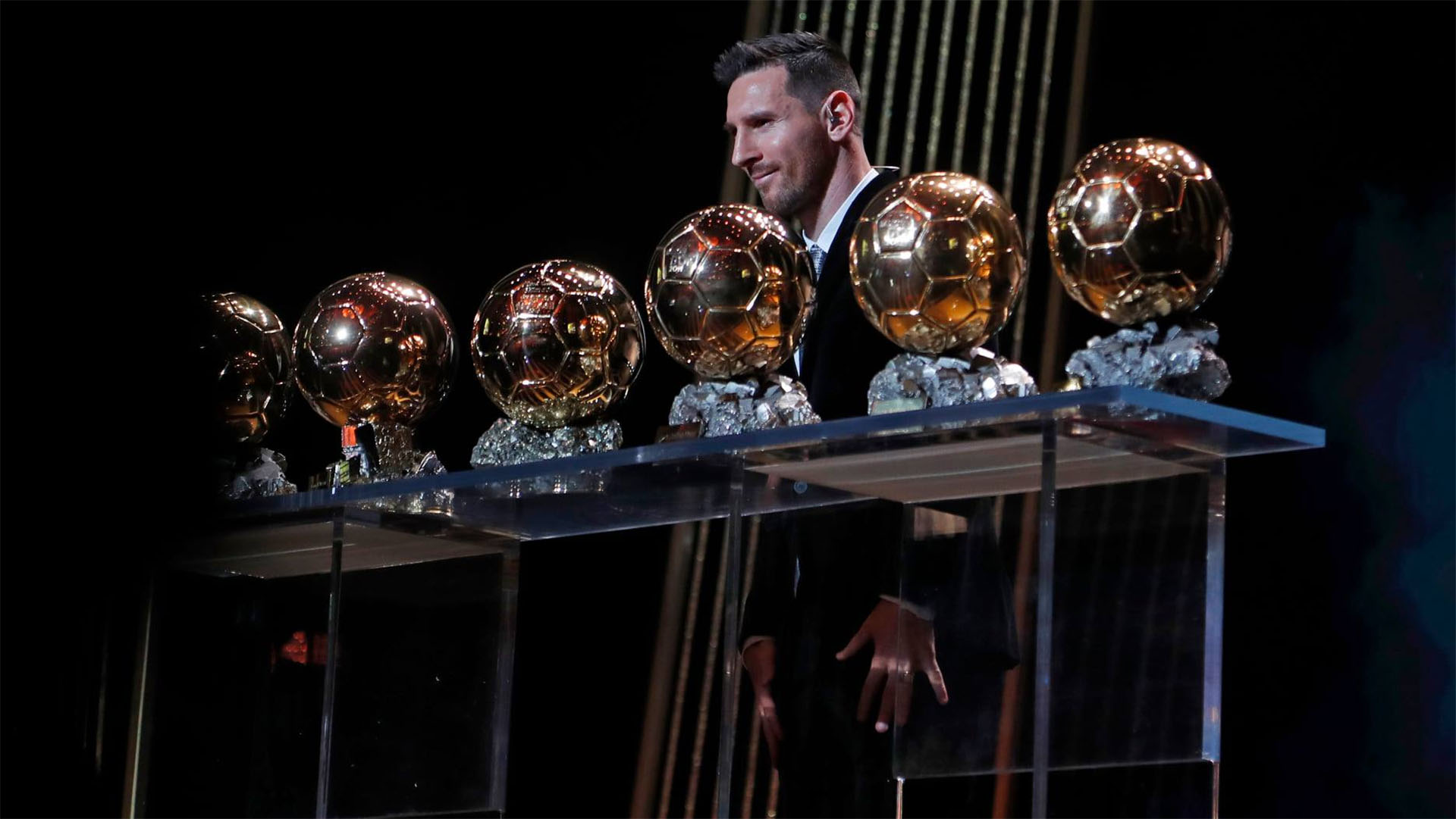 Lionel Messi combina su octavo Balón de Oro con un reloj de oro