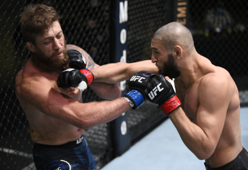 UFC: 'Caos' Covington arrasa con Tyrone Woodley y pide revancha por el título