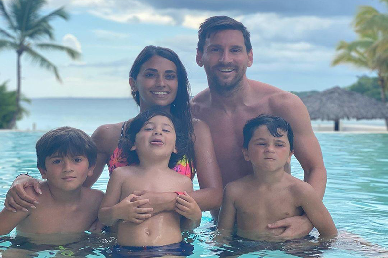 Messi está de vuelta en España, pero aún sin equipo