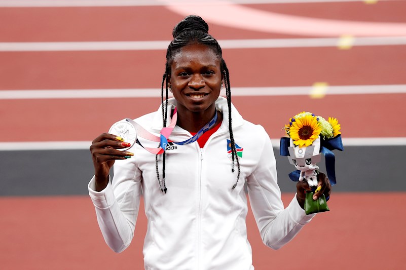 Ex atleta cuestiona el género de Christine Mboma tras su actuación en Tokyo 2020