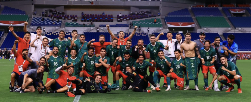 Selección Mexicana en los Juegos Olímpicos de Tokio 2020, celebrando su medalla de bronce