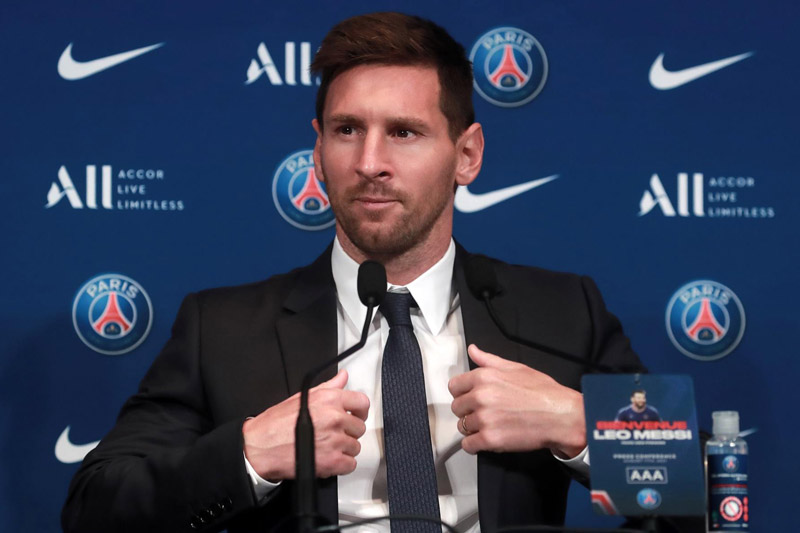 Lionel Messi durante su presentación en París
