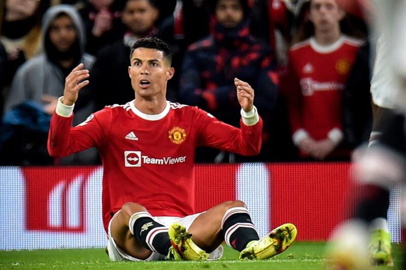 Cristiano Ronaldo busca una salida del Manchester United.