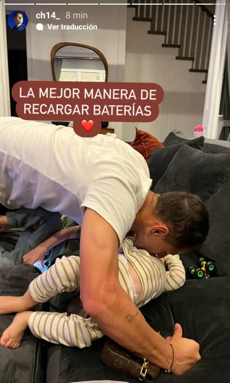 Emotivo reencuentro de Javier Hernández con sus hijos