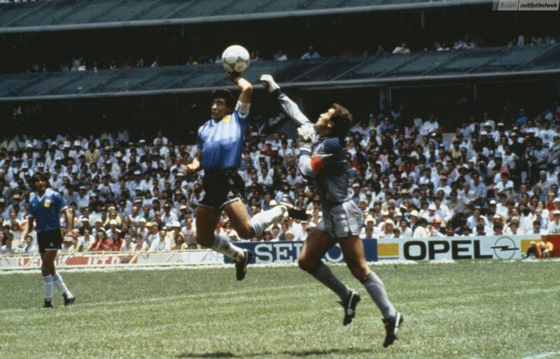 Maradona y su Mano de Dios