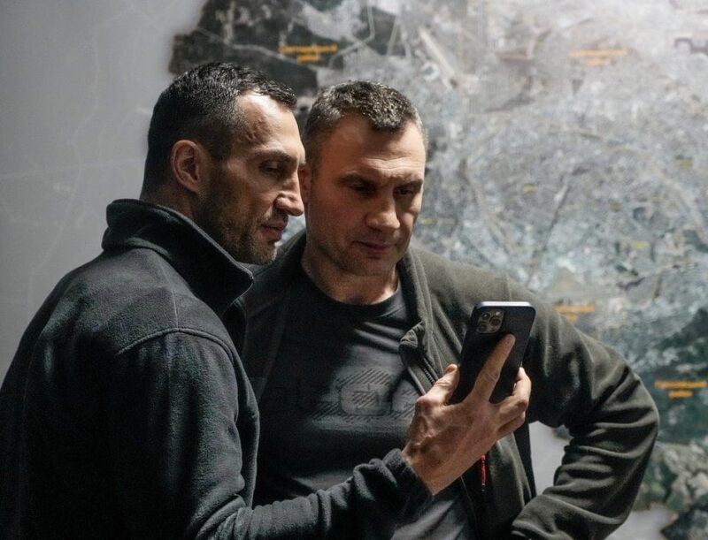 Hermanos Klitschko durante la invasión rusa en Ucrania