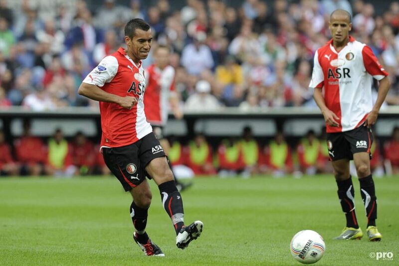 Santiago Giménez ya está en Holanda para unirse al Feyenoord