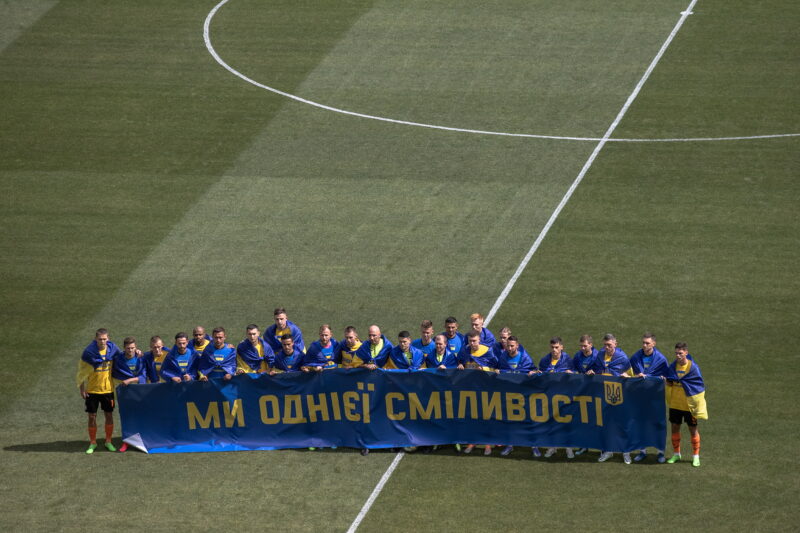 Vuelve el fútbol a Ucrania y con medidas para posibles bombardeos