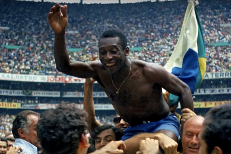 Pelé consagrandose campeón con Brasil en el Mundial de México 70