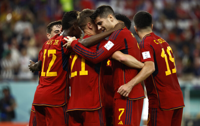 España golea a Costa Rica 7-0.