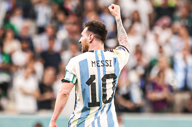 Messi convirtió el primer gol contra México.