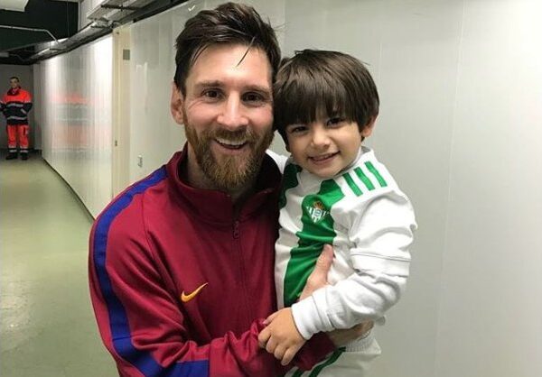 Messi y Máximo Guardado, hijo de Andrés Guardado, en julio de 2018.
