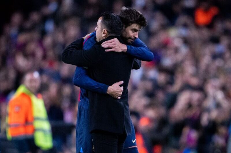 Al igual que todos los jugadores y el cuerpo técnico del Barcelona, Xavi externó su cariño hacía Piqué.
