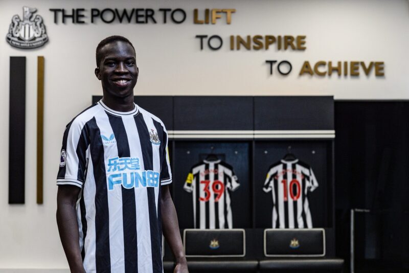 Garang Kuol reforzará al Newcastle United a inicios de 2023.
