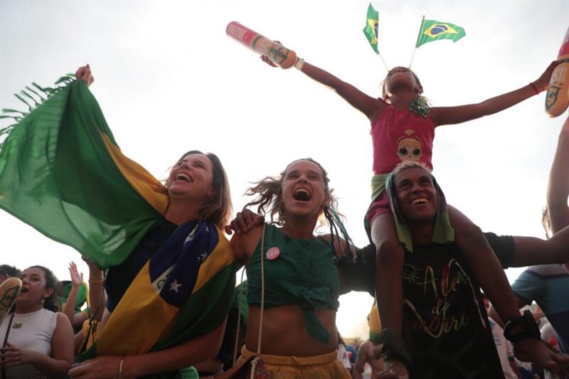 La alegría y la danza son dos de las principales características brasileñas en el balompié.