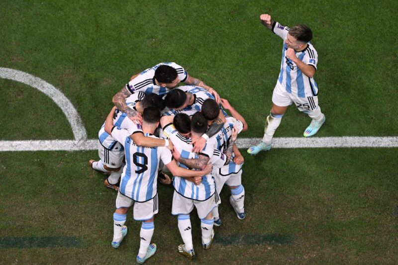 La celebración de los argentinos tras el gol de Molina.