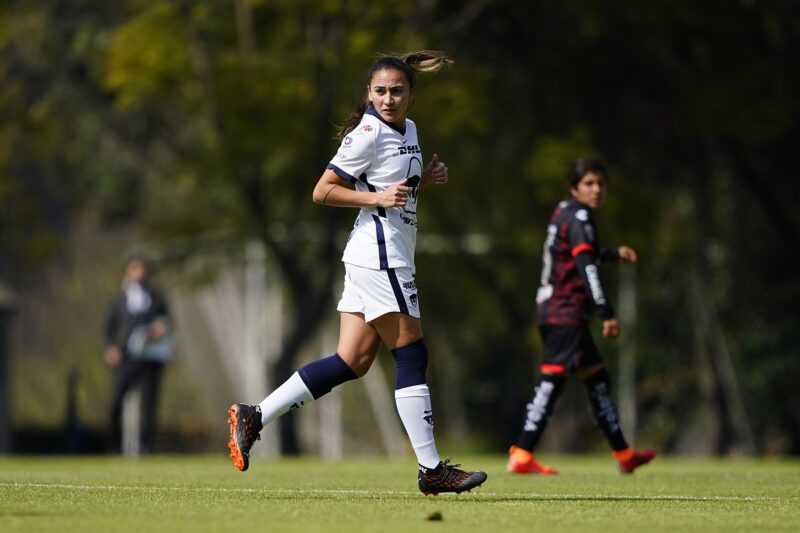 Dinora Garza, jugadora de Pumas, lamenta dificultades para Liga Mx Femenil.