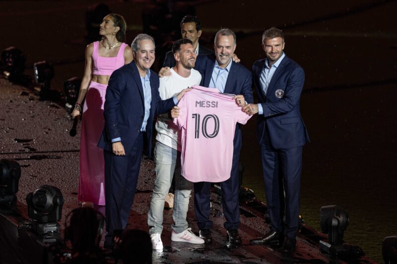 Jorge Mas, Lionel Messi, Chris Henderson y David Beckham, la noche del domingo en Fort Lauderdale. (Ranieri Palavicini).