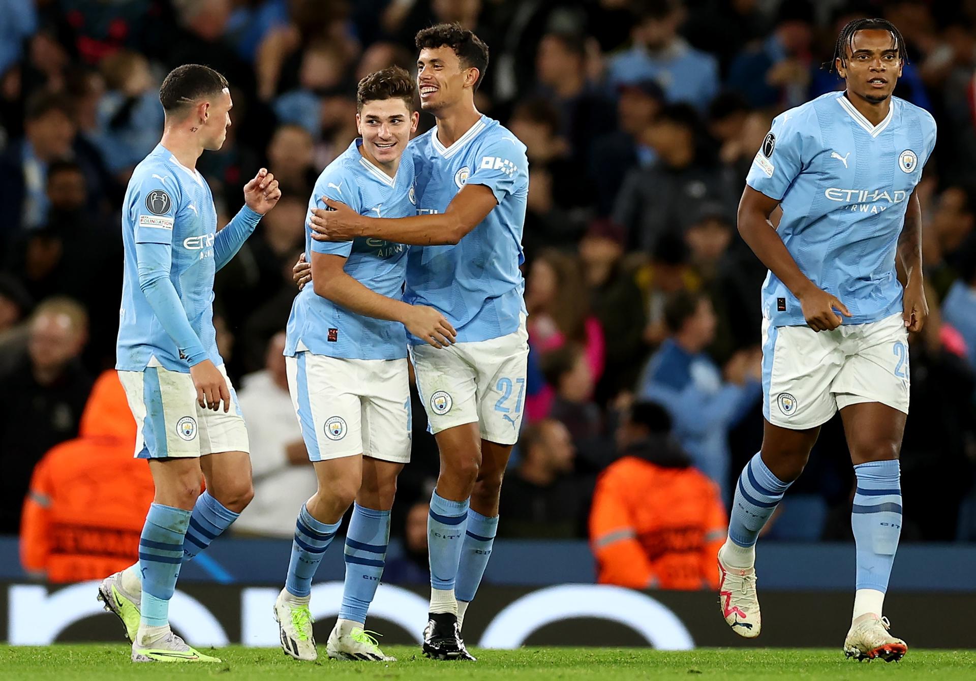 Manchester City remonta gracias al doblete de Julián Alvarez