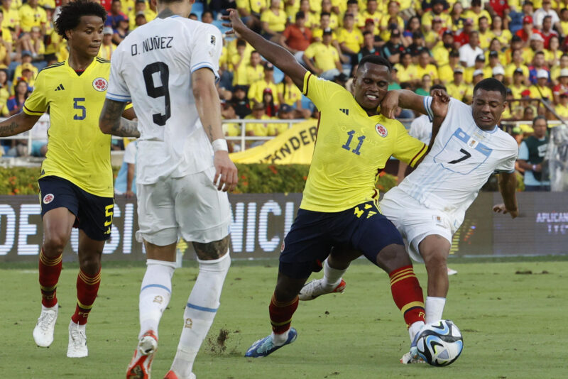 Uruguay le arranca un punto a Colombia sobre el final