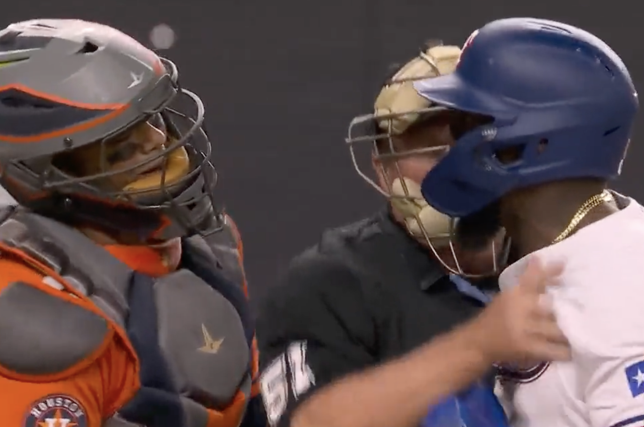 El pleito que sacó a García, Baker y Abreu en Astros vs Rangers