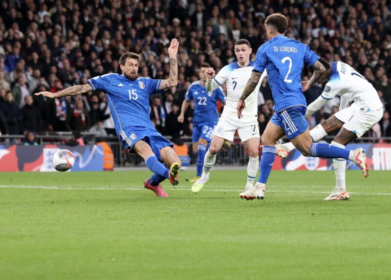 Inglaterra amarra boleto a la EURO con doblete de Harry Kane