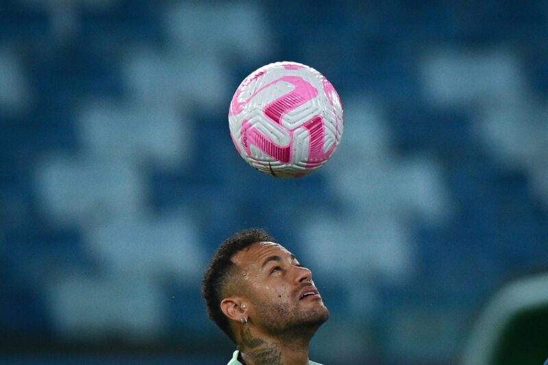 Neymar llegó con una grave lesión al PSG en 2017