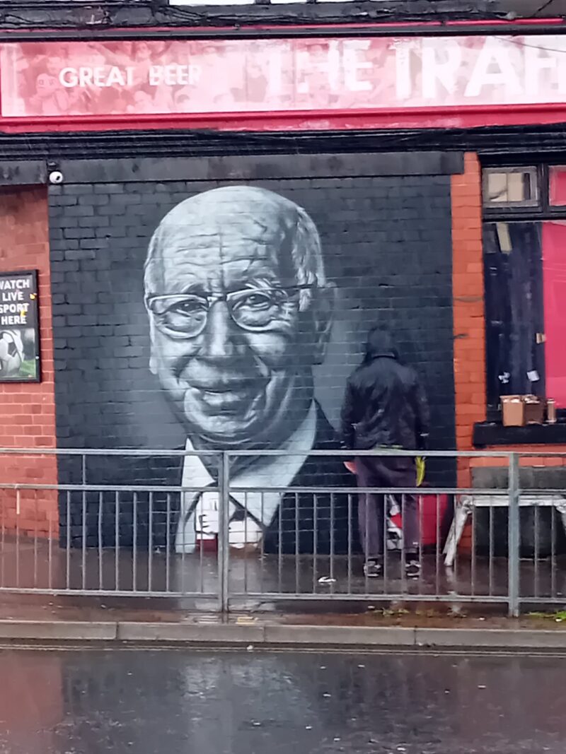 Pub de Manchester cambia mural de Cristiano por uno de Charlton