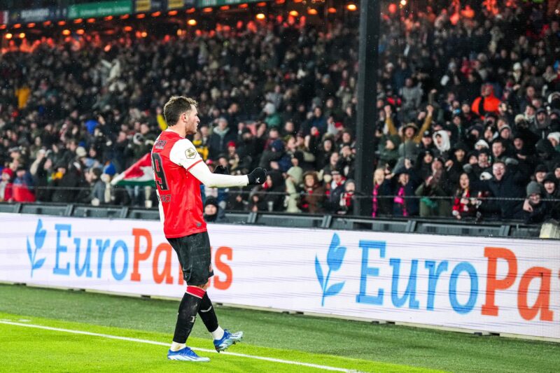 Santiago Giménez rescata al Feyenoord y le da la victoria