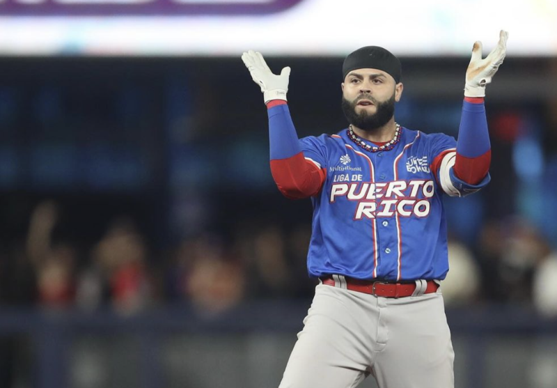 Emmanuel Rivera de Puerto Rico durante la Serie del Caribe