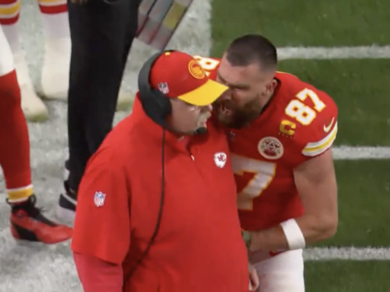 Super Bowl: La efusiva reacción de Travis Kelce con Andy Reid La reacción de Travis Kelce con Andy Reid