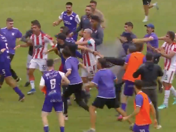 ¡Batalla campal entre River y Defensor Sporting deja 9 expulsados! River Plate de Uruguay vs Defensor Sporting. Batalla Campal.