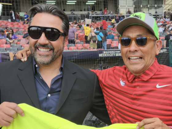 ¡El arquero Jorge Campos sorprendió a Urquidy y le regaló su jersey! Jorge Campos y José Urquidy (x: @MLB_Mexico)