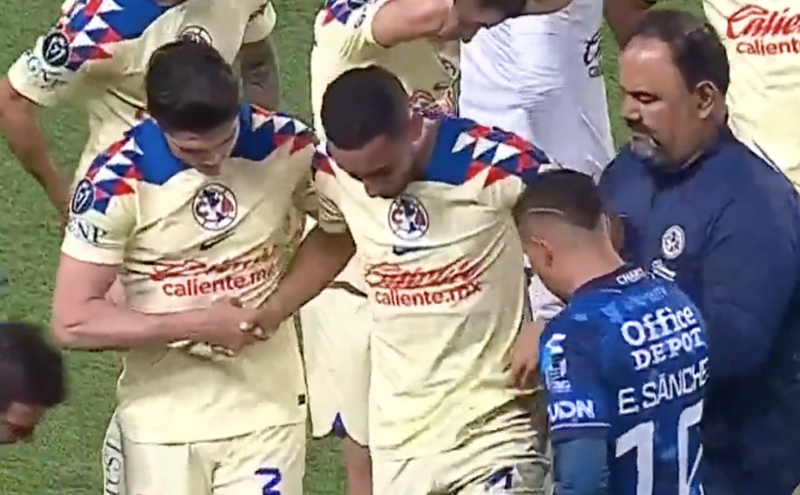 Sebastian Cáceres se lesiona ante Pachuca en la Cochachampions . (@ClubAmérica)