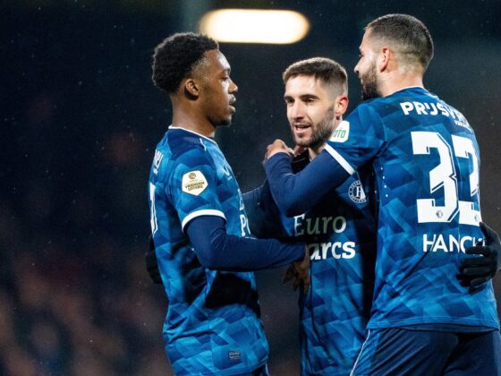 Triunfo de Feyenoord con Santiago Giménez lesionado Triunfo de Feyenoord con Santiago Giménez lesionado