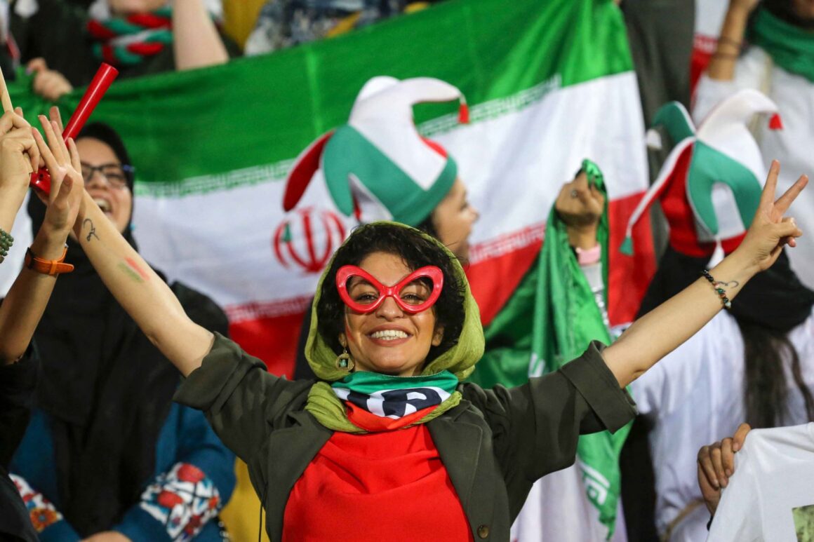 Irán prohíbe de vuelta el ingreso de mujeres a los estadios