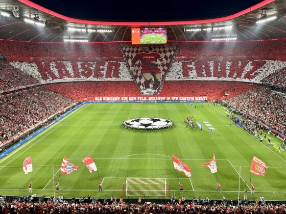 Bayern Munich y el espectacular homenaje a Franz Beckenbauer Bayern Munich y el espectacular homenaje a Franz Beckenbauer