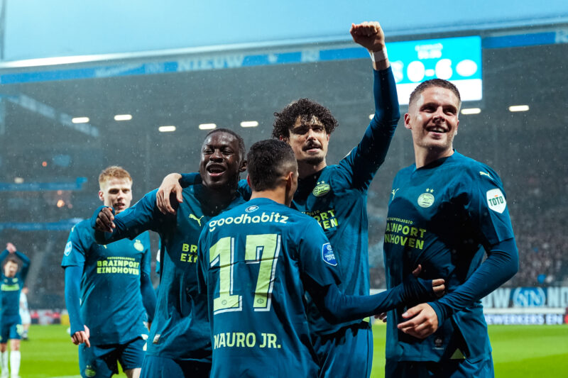 PSV y 'Chucky' Lozano a un paso del título de la Eredivisie PSV y 'Chucky' Lozano a un paso del título de la Eredivisie