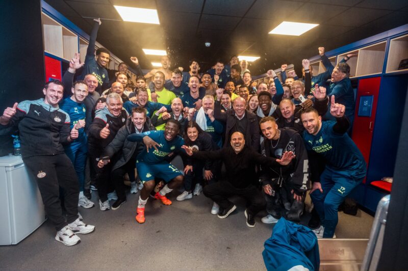 PSV y 'Chucky' Lozano a un paso del título de la Eredivisie