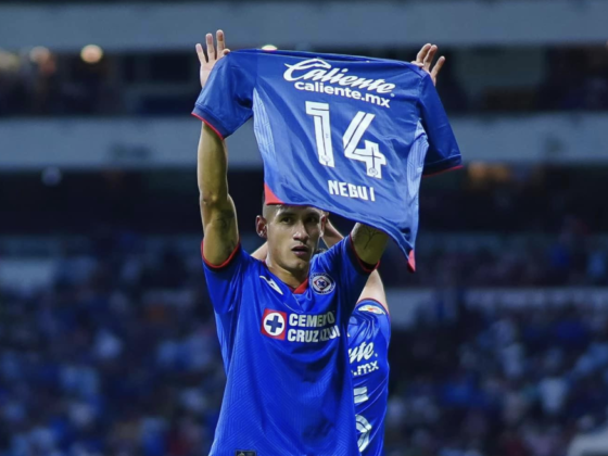 Pequeño aficionado de Cruz Azul pierde la batalla contra el cáncer Uriel Antuna festejando su gol contra Chivas dedicado a José Armando, pequeño aficionado de Cruz Azul