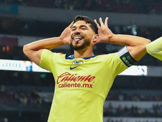 Maestro Reinoso felicita a Henry Martín por empatar su marca de goles Reinoso felicita a Henry
