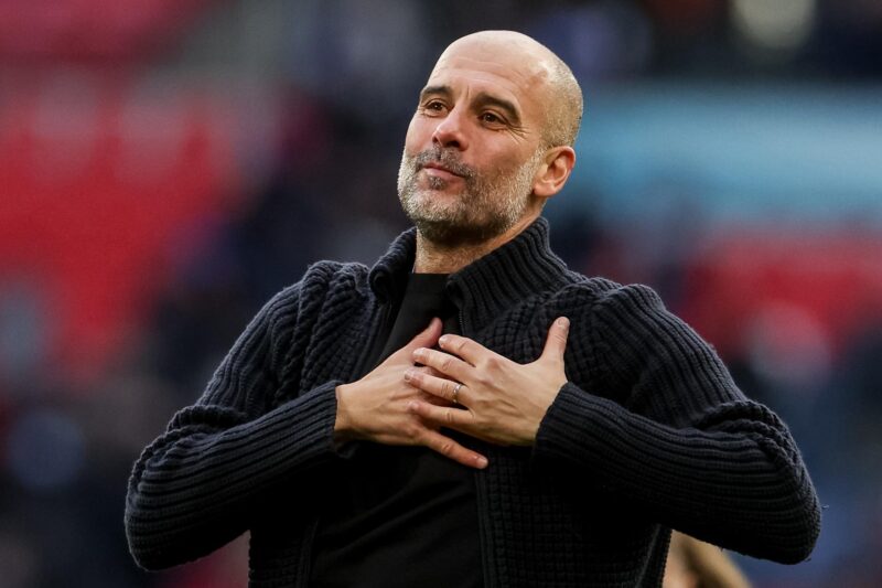 Guardiola: ¿Cristiano o Messi? el monstruo y su maestro Pep Guardiola en la primera semifnal de la FA Cup que han jugado Manchester City y Chelsea FC, en Londres, Reino Unido. Londres) EFE/EPA/NEIL HALL