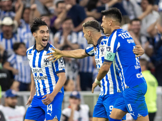 ¡Monterrey goleó a Necaxa a domicilio y está en la Liguilla! Erick Aguirre (i), Germán Berterame (c) y Maximiliano Meza de Rayados celebran un gol este miércoles, en un partido de los cuartos de final de la Copa Campeones de la Concacaf entre Rayados de Monterrey e Inter Miami, en el estadio BBVA en Monterrey (México). EFE/ Miguel Sierra