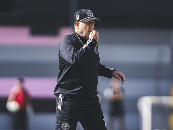 Gerardo Tata Martino no seguirá más en el banquillo del Inter Miami Fotografía cedida por el Inter Miami donde se observa al argentino Gerardo 'Tata' Martino durante un entrenamiento en Miami, (EEUU). Martino elogió este viernes al centrocampista Federico Redondo y consideró que su calidad "tiene mucho que ver con los genes familiares".. EFE/ Inter Miami
