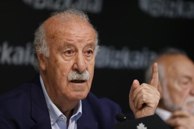 Foto de archivo del exseleccionador nacional de fútbol Vicente del Bosque, nombrado presidente de la Comisión de Supervisión, Normalización y Representación RFEF. EFE/Luis Tejido