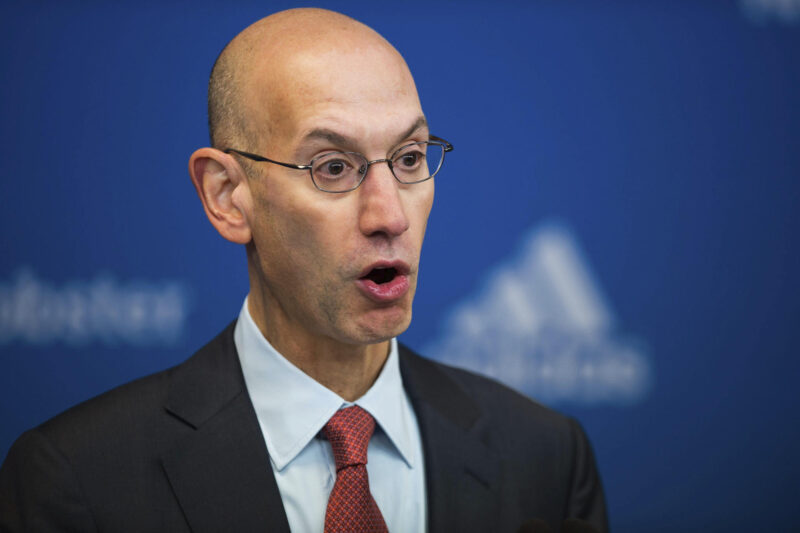 La NBA podría regresar a China; Adam Silver abre la puerta Fotografía de archivo en la que se registró al comisionado de la NBA, Adam Silver, en Berlín (Alemania). EFE/Lukas Schulze