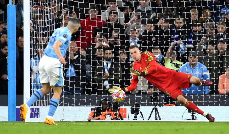 ¿Cómo llegó el Real Madrid a la final de la Champions League? El portero del Real Madrid Andriy Lunin detiene el penalti a Mateo Kovacic durante el partido de la UEFA Champions League que han jugado Manchester City y Real Madrid en Manchester, Reino UnidoEFE/EPA/PETER POWELL