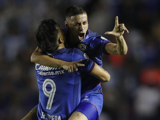 (Video) ¡Cruz Azul y Atlas empataron con golazo de Cámilo Candido! Ángel Sepulveda (i) y Camilo Cándido celebran este domingo un gol de Cruz Azul al Atlas en el partido de la decimosexta jornada del torneo Clausura mexicano que terminó 2-2 en el estadio Ciudad de los Deportes, en Ciudad de México. EFE/ Isaac Esquivel.