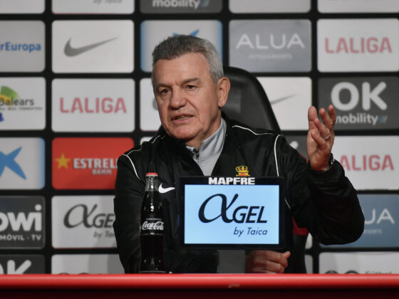 Javier Aguirre comprometido con Mallorca, ¿se acerca la renovación? El entrenador del RCD Mallorca, el mexicano Javier Aguirre, durante la rueda de prensa este viernes en Son Moix.-EFE/ Miquel A. Borràs